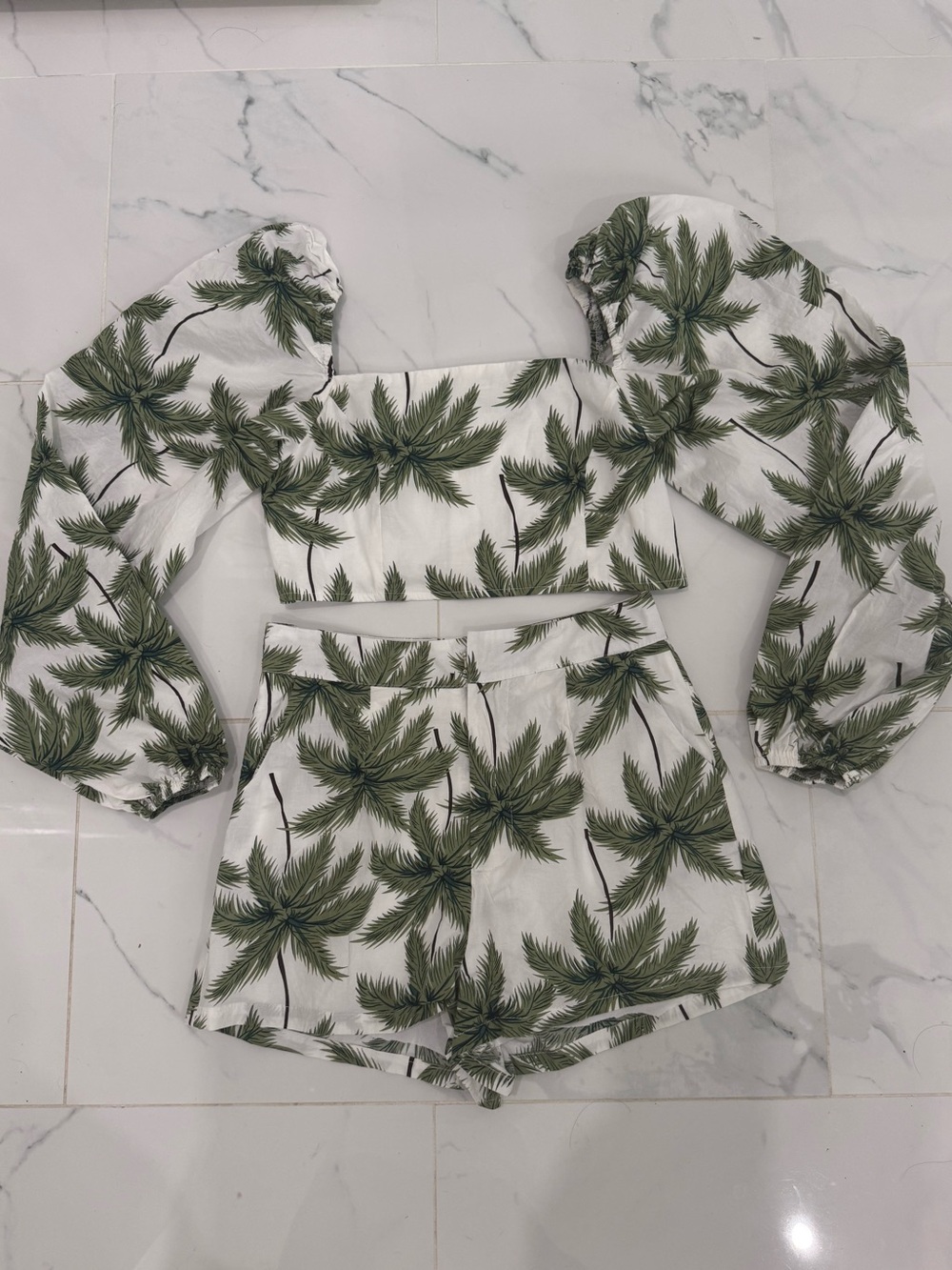Missguided Palm Print Crop Top & Shorts Set - Green on White size 2 - Picture 3 of 16
